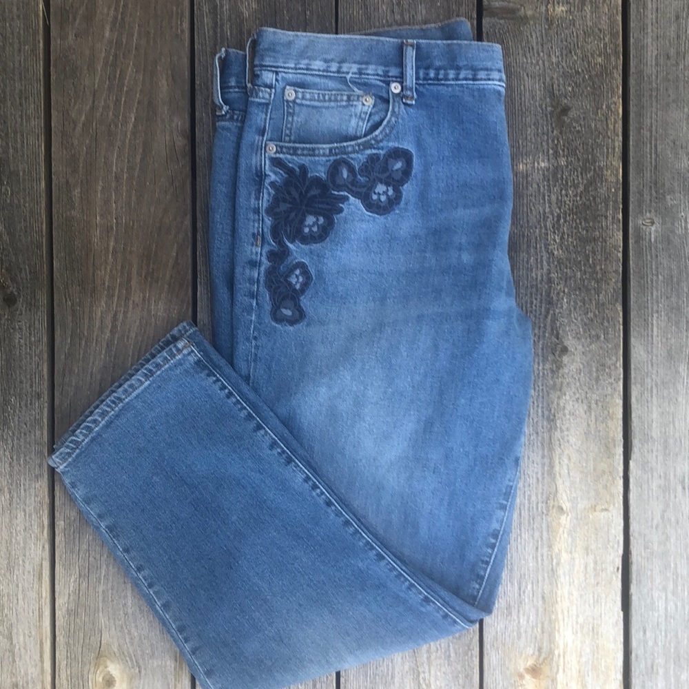 Gap girlfriend 5pocket embroidered midrise slim 33